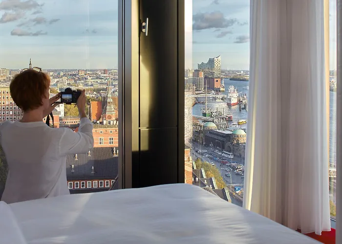 Empire Riverside 4*