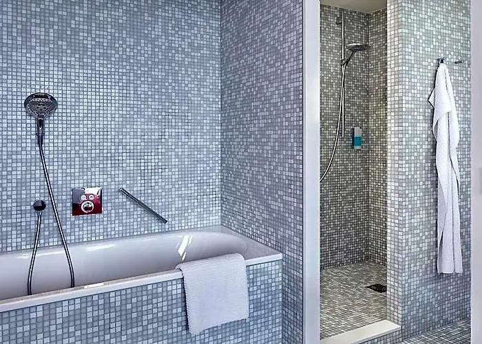 Hotel Empire Riverside 4*