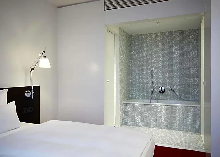 Empire Riverside 4*