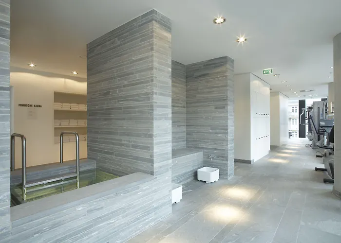 Empire Riverside 4*